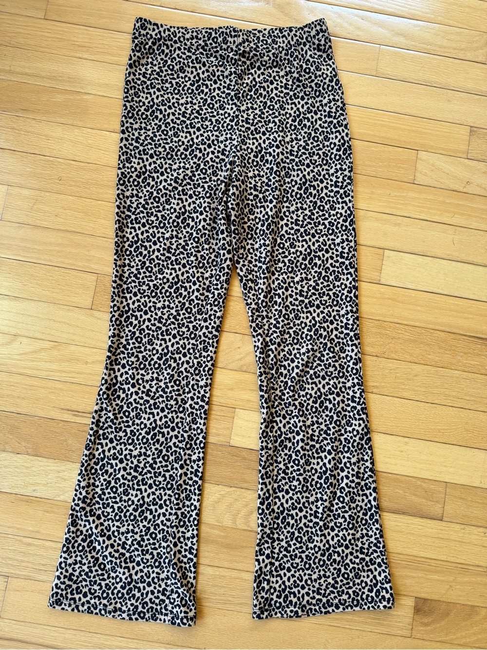 Forever 21 leopard flare leggings - M